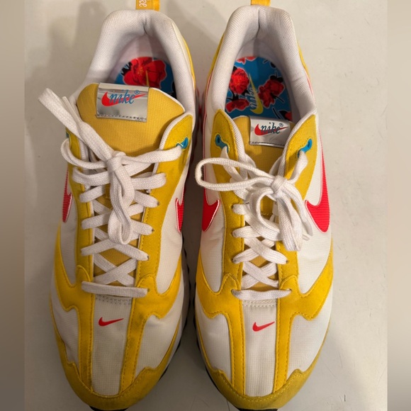 Slightly worn Nikes for sale - Picture 2 of 5